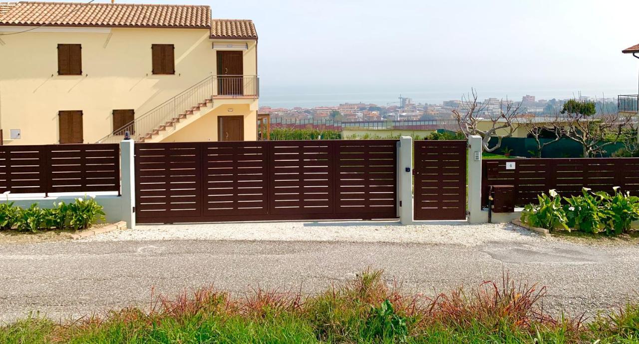 Casa Vacanze Con Vista Mare E Giardino - Amanecer Marzocca di Senigallia Eksteriør bilde